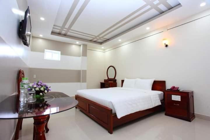 Отель Khach San Long Ty Ca Mau Экстерьер фото